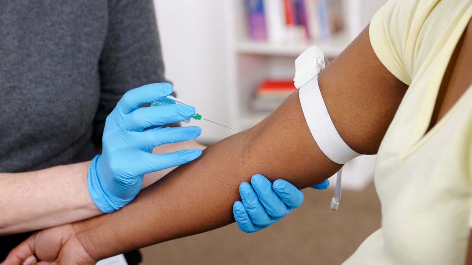Oamenii de știință de la Universitatea din Southampton lucrează la un test de sânge capabil să detecteze 12 tipuri de cancer. Proiectul se discută pe 14 octombrie