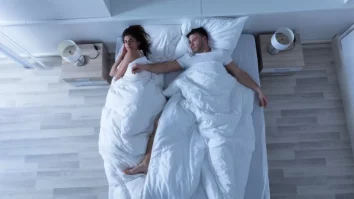 STUDIU. Dormi bine lângă partenerul tău? Atunci relația e pe drumul cel bun. Somnul tău e influențat de doi hormoni