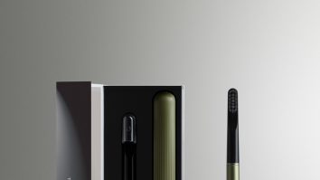 Un medic stomatolog clujean a dezvoltat prima periuță de dinți electrică cu tehnologie sonică din România