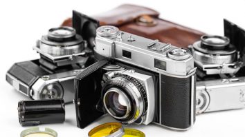 Aparatele foto analog sunt din nou în trend. Un influencer din SUA „închiriază” aparate analog și transformă pozele în Reels