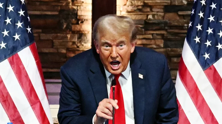 Donald Trump spune că imigranții au „gene proaste”, într-un nou interviu