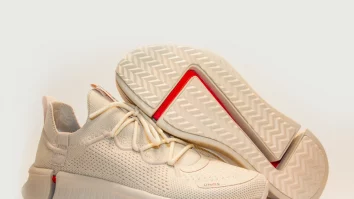 Cresc odată cu piciorul. Pantofii care își modifică mărimea în funcție de persoană intră acum pe piață