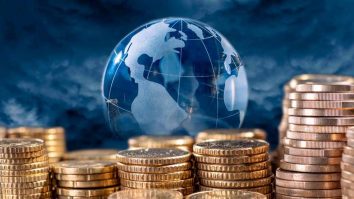 Românii nu economisesc bani pe termen lung. Analist: „Dobânzile sunt destul de atractive în România”