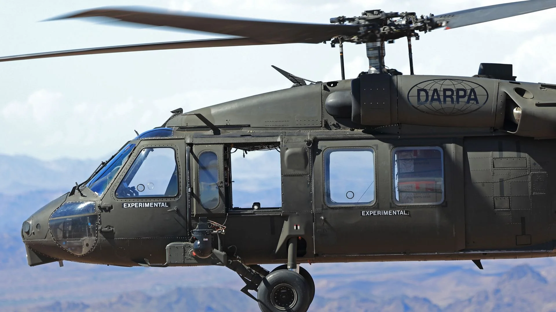 Elicopterul Black Hawk va zbura fără pilot. Cum funcționează noua tehnologie a armatei americane