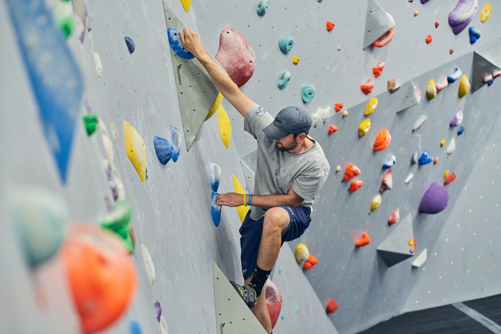 Escalada sportivă atrage tot mai mulți pasionați de adrenalină. Unde te poți cățăra în România
