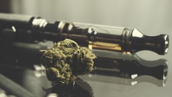 Semnal de alarmă pentru fumători: Un studiu a descoperit că unele vape-uri conțin canabinoizi sintetici, mult mai periculoși decât canabisul natural