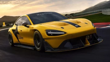Xiaomi a dezvăluit o versiune de lux a maşinii sale sport electrice SU7. Modelul este „cea mai rapidă maşină cu patru uşi din producţie”