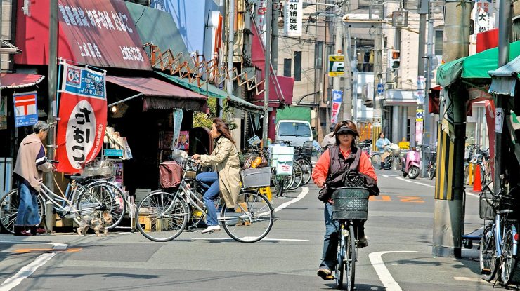 Bicicliștii din Japonia care își folosesc telefoanele în timpul circulației riscă închisoarea. Decizia vine în urma numărului crescut de accidente