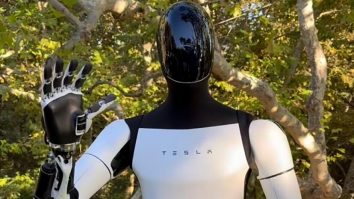 VIDEO. Kim Kardashian le-a prezentat fanilor săi cel mai nou Robot Optimus de la Tesla: „Faceți cunoștință cu noul meu prieten”