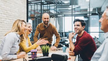 Condițiile de lucru afectează performanța și motivația angajaților. Cum motivezi angajații să se întoarcă la birou