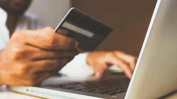 Comisia Europeană investighează Visa şi Mastercard. Care este motivul