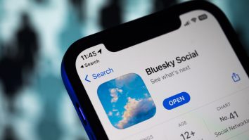 Bluesky atrage 700.000 de noi utilizatori după alegerile din SUA, pe fondul nemulțumirii față de X