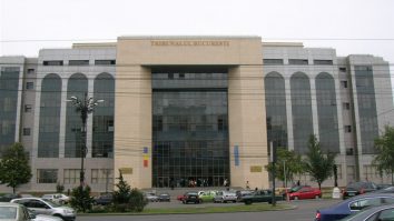 Cu instituția în cap: O grefieră de la Tribunalul București a fost rănită