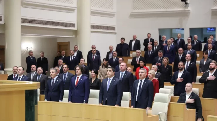 Georgia va organiza un scrutin prezidenţial pe data de 14 decembrie. Pentru prima dată, viitorul preşedinte va fi ales de un colegiu electoral