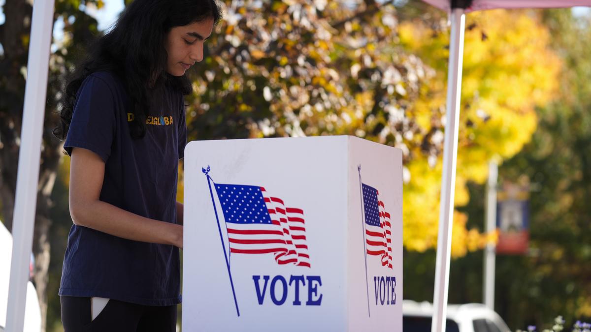 Amenințările cu bombă din timpul alegerilor SUA au vizat zonele democrate. FBI spune că Rusia se află în spatele lor