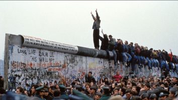 Astăzi se împlinesc 35 de ani de la căderea Zidului Berlinului. Expert: „Războiul Rece era unul ideologic, acum este unul economic”