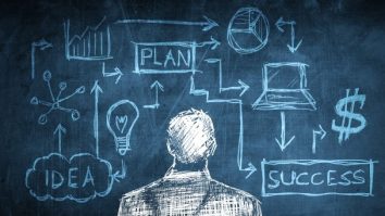 Românii se tem să înceapă o afacere din cauza unui posibil eșec. Ce impact are educația antreprenorială