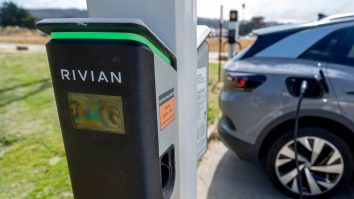 Volkswagen și Rivian investesc 5,8 miliarde USD în EV-uri. Împart tehnologia pentru a aduce noi modele mai rapid