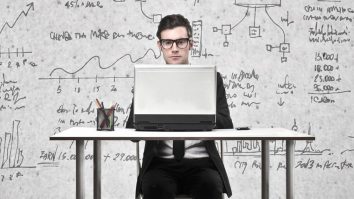 Persoanele care au un IQ mai mare rezolvă probleme mai greu. În România oamenii au un coeficient de inteligență de 96