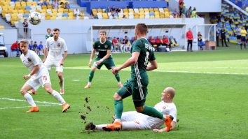 Fotbaliștii de la SC Poltava din Ucraina au fost puși să semneze citații de înrolare. Armata are nevoie de 500.000 de soldați, spun oficialii