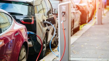 Analiză ZF. Cât costă să încarci o maşină electrică în România în comparaţie cu alte ţări