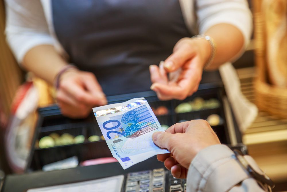 Plata în numerar va fi limitată. Ce prevede nouă inițiativă a Uniunii Europene