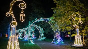 Ce vezi azi la Cluj? „Garden of Lights” din Grădina Botanică te așteaptă cu instalații artistice