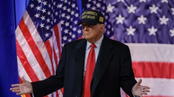 Donald Trump a apărut într-un spot electoral difuzat de NBC la sfârșitul cursei NASCAR Xfinity 500. Intervenția este o compensare după apariția Kamalei Harris la SNL