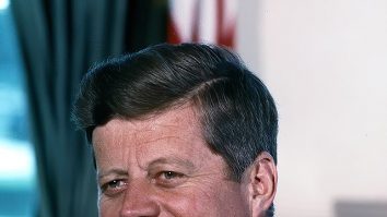Care este secretul din spatele asasinării lui John F. Kennedy? Trump promite că va desecretiza documentele