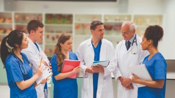 Peste 10.000 de tineri au susținut astăzi examenul de rezidențiat. 5.000 de candidați concurează pentru 4.000 de locuri în spitale