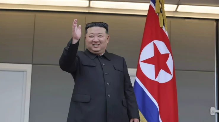 Liderul nord-coreean Kim Jong Un ordonă producerea în masă a dronelor de atac sinucigaș