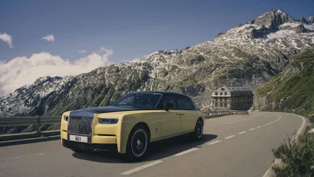 Rolls-Royce lansează un „Goldfinger” cu detalii din aur. Modelul marchează 60 de ani de la apariția filmului James Bond