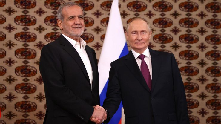 Rusia și Iran și-au conectat sistemele naționale de plată, într-o mișcare semnificativă către dedolarizare. În primă fază, iranienii vor putea retrage ruble din Rusia