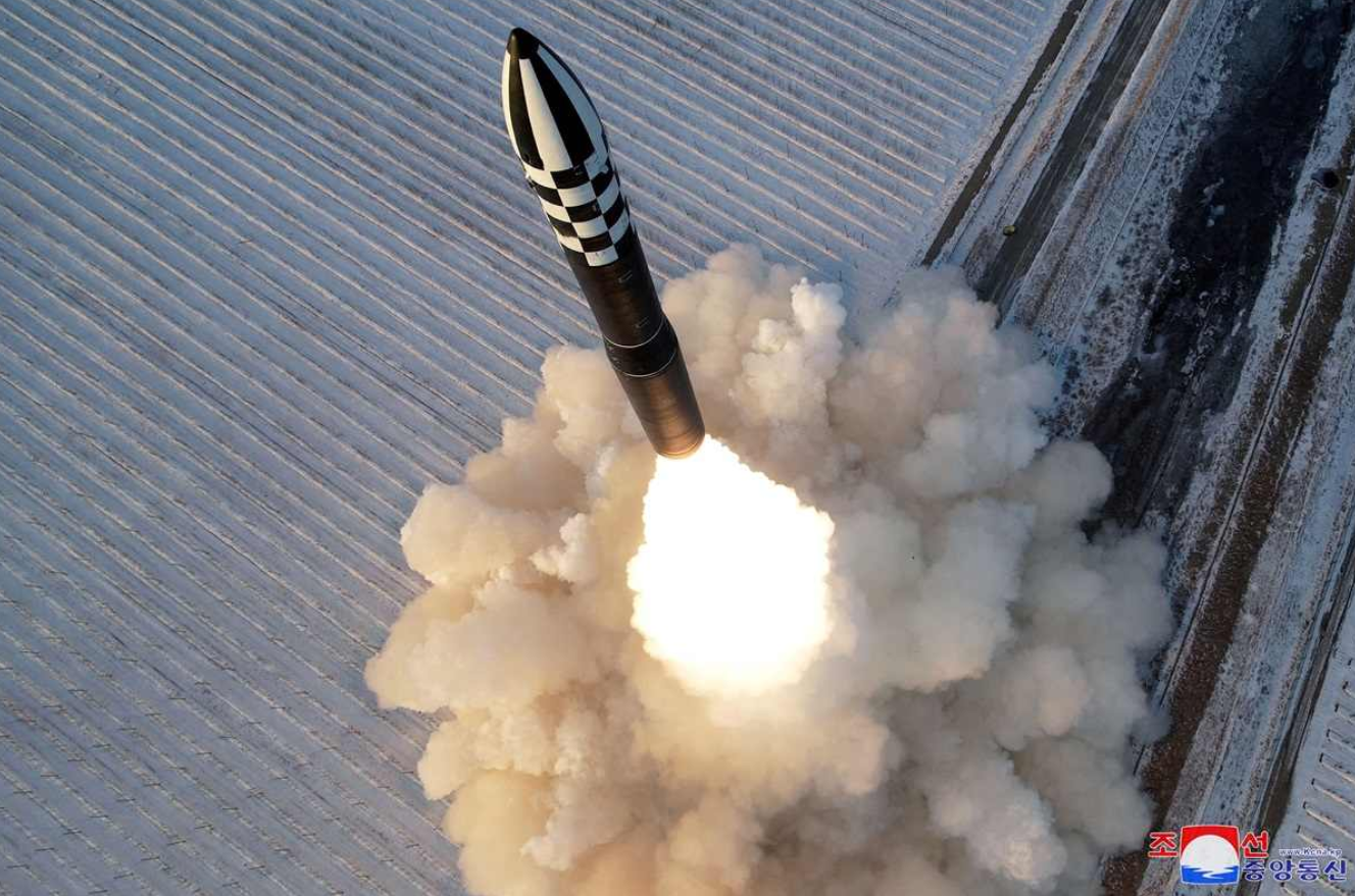 Coreea de Nord afirmă că a efectuat un test record cu noua rachetă balistică intercontinentală. Ce este Hwasong-19