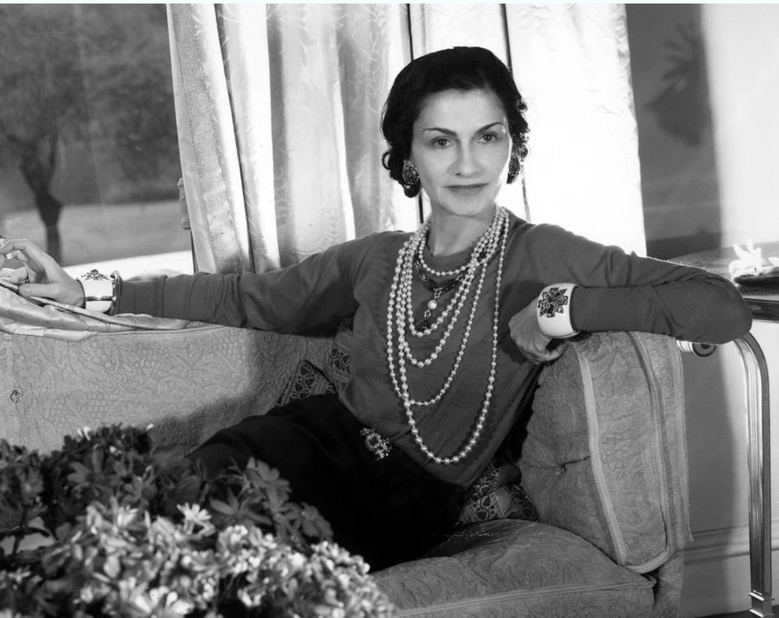 Cine conduce Chanel? O poveste de familie și modă care durează de un secol
