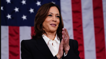 Kamala Harris a votat prin corespondență. Candidata vrea să ofere „un exemplu”