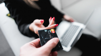 Femeile se ocupă de buget și achiziții în familie. Cum a evoluat dinamica de cuplu în România