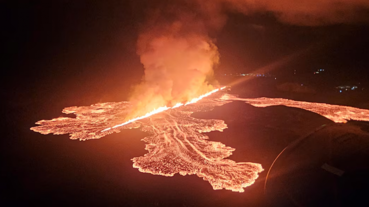 Un vulcan din Islanda a erupt pentru a 10-a oară în trei ani