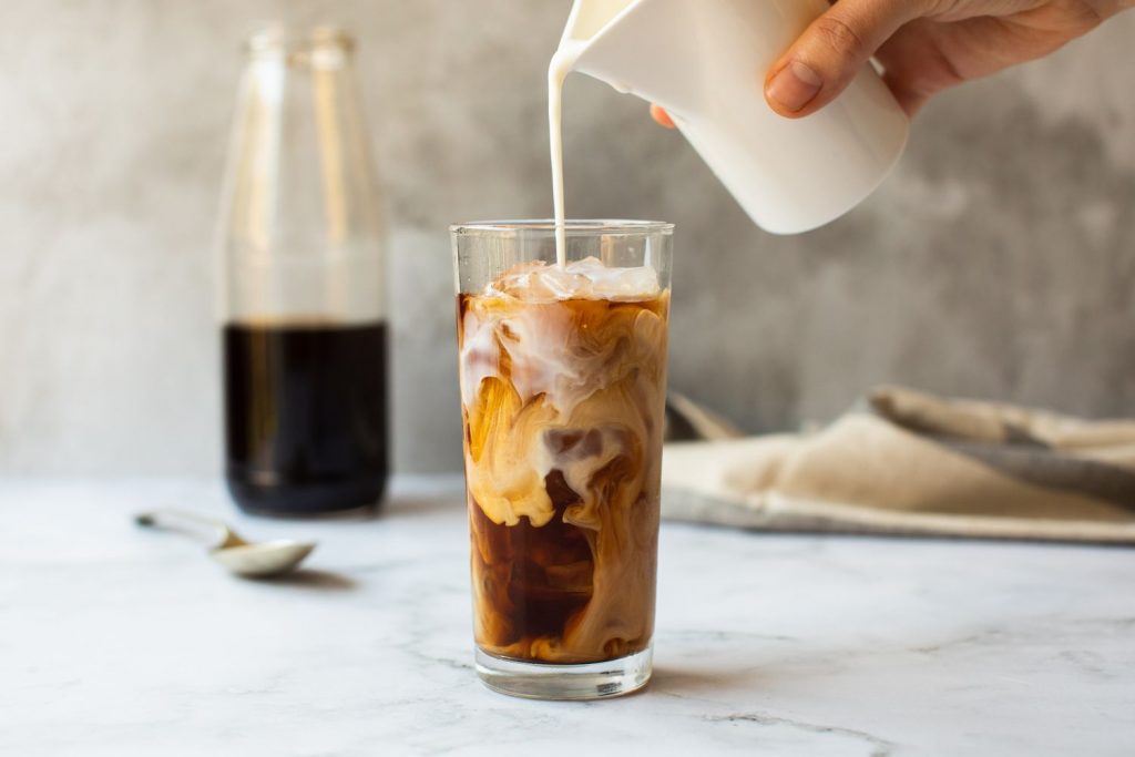 Cold brew coffe cucerește SUA și Europa. Cum se prepară o astfel de băutură