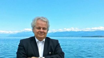 Democrația nu se dăruiește, nu o primești cadou, se revendică!