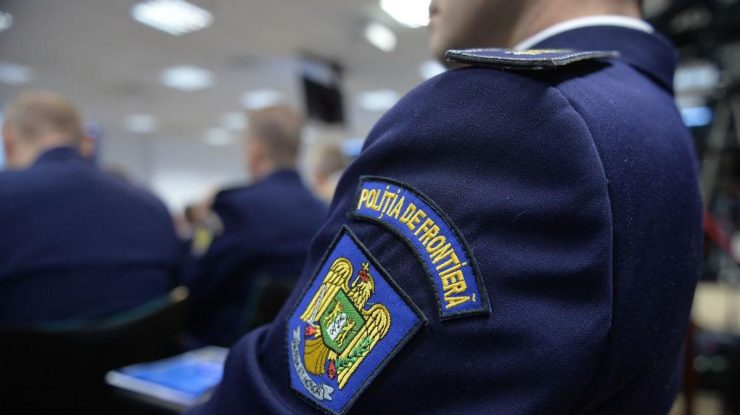 Un polițist de frontieră, desemnat să protejeze secția de vot, s-a împușcat în cap în propriul autoturism. Incidentul a avut loc în comuna Frătești din județul Giurgiu