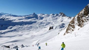 Orașul elvețian St. Gallen deschide cea mai mică stațiune de schi din lume. Pârtia are 20 de metri