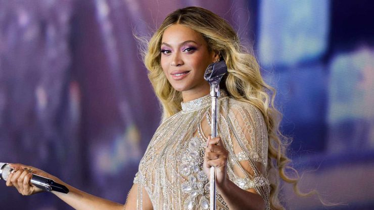 Beyoncé va cânta în timpul pauzei meciului Ravens-Texans pe 25 decembrie. Artista va cânta în orașul ei natal, Houston