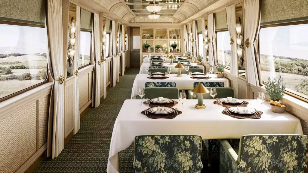 British Pullman lansează un tren de lux. Designul este inspirat de nava istorică RMS Britannic