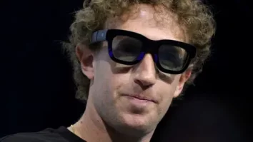 Mark Zuckerberg a înregistrat propria sa versiune a piesei rap „Get Low” alături de starul american T-Pain