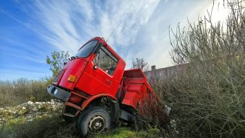 Primăria din Timișoara a confiscat primul camion cu deșeuri ilegale. Șoferul a fugit de lângă vehicul