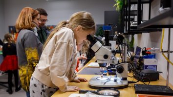 Învățare prin practică la școala viitorului: Cum Qub transformă educația în Cluj