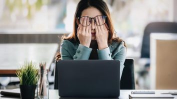 STUDIU. Femeile din România sunt mult mai afectate de burnout decât bărbații