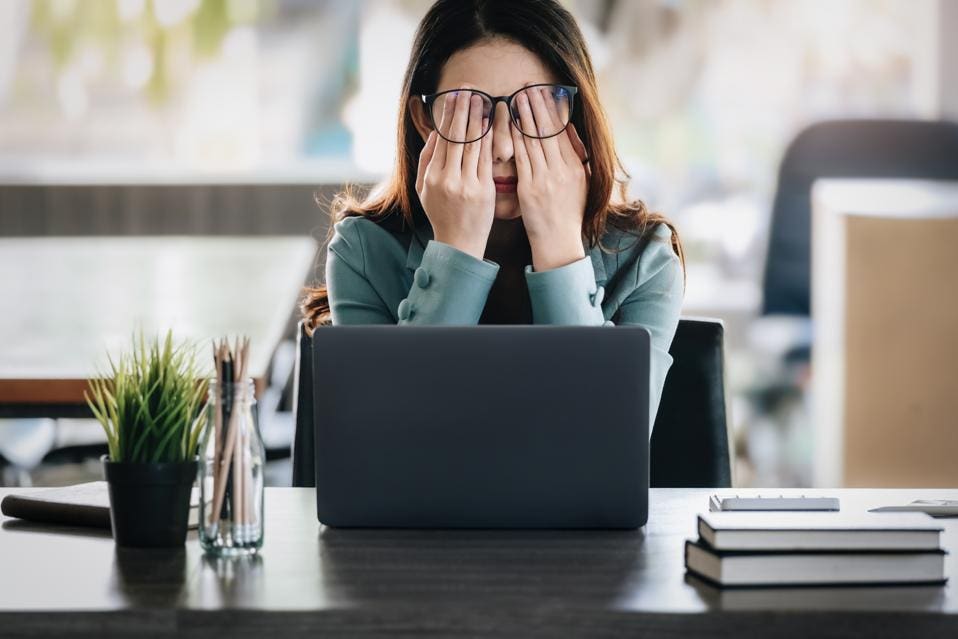 STUDIU. Femeile din România sunt mult mai afectate de burnout decât bărbații