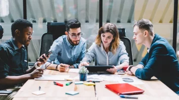 Generația Z pune mai mult accent pe învățare și oportunitățile de avansare în carieră decât pe salariu